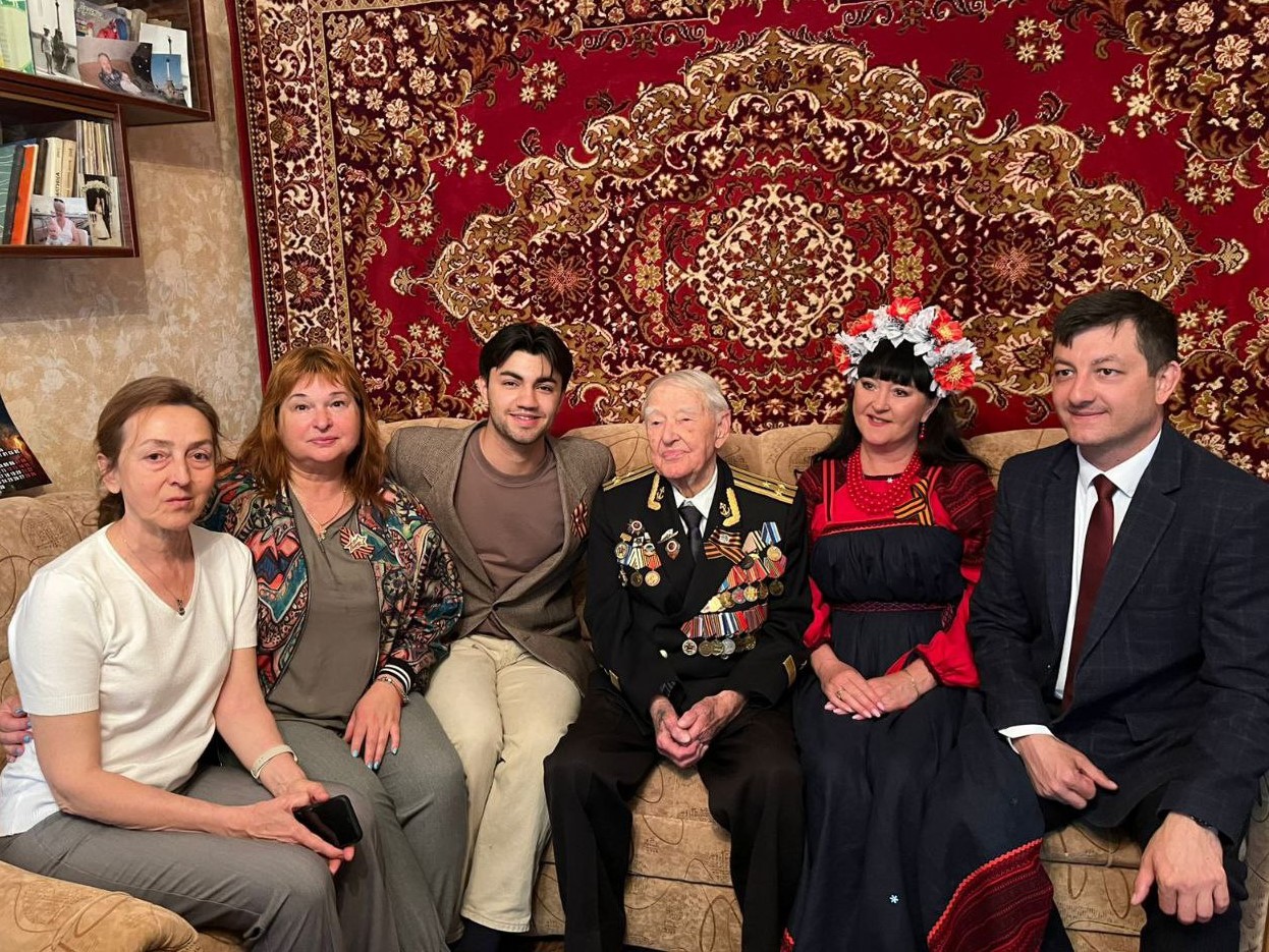 Защитника Родины – с Днем Победы!