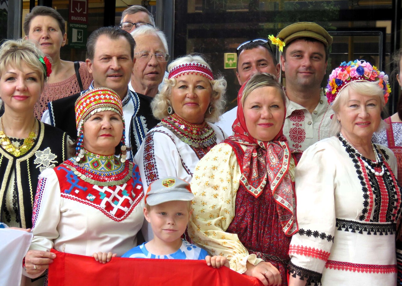 С песнями по городскому кольцу