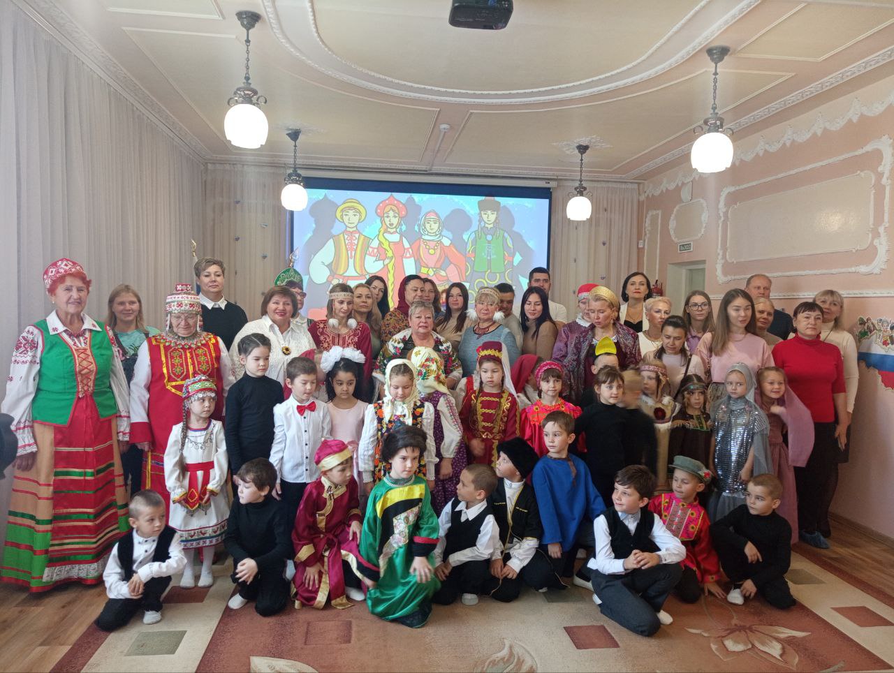 В гостях у Хозяйки Медной горы В гостях у Хозяйки Медной горы