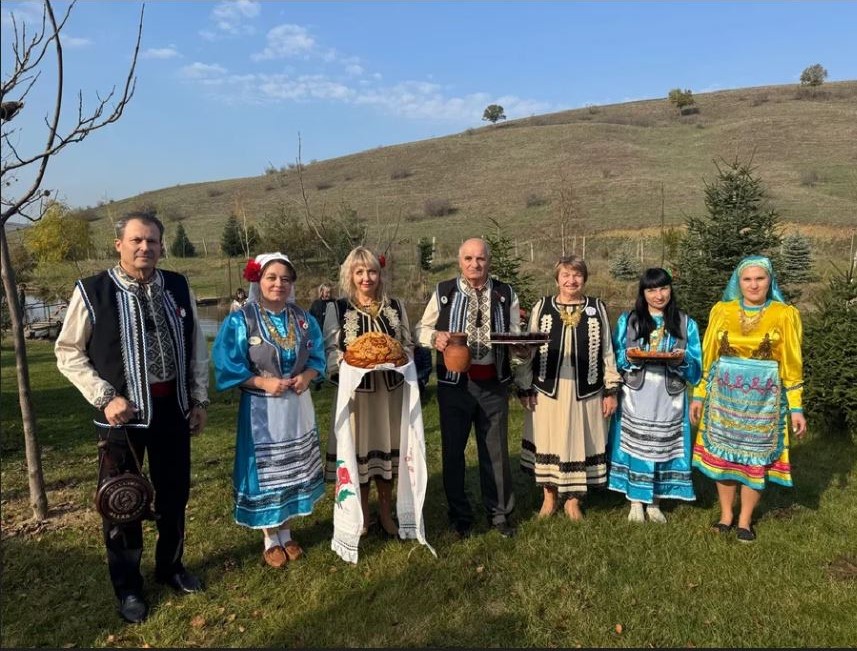 Яркий праздник в разгар осени Яркий праздник в разгар осени