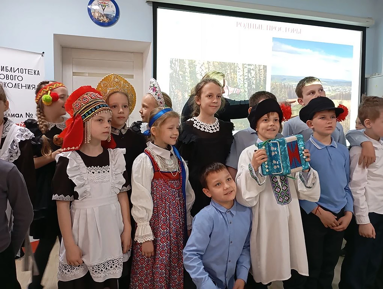 Народов много — страна одна!