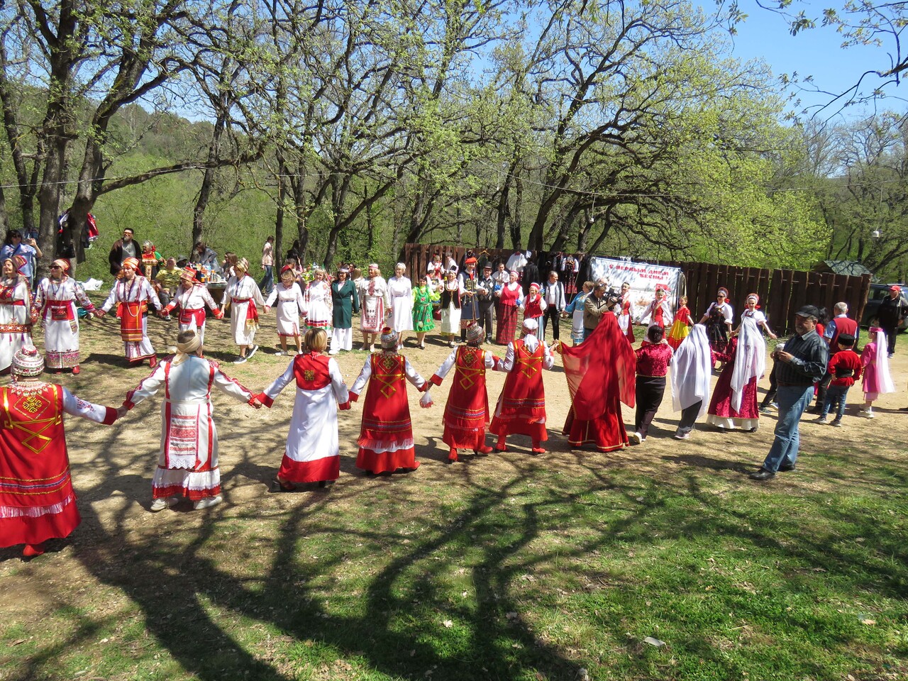 Весенние праздники народов Крыма